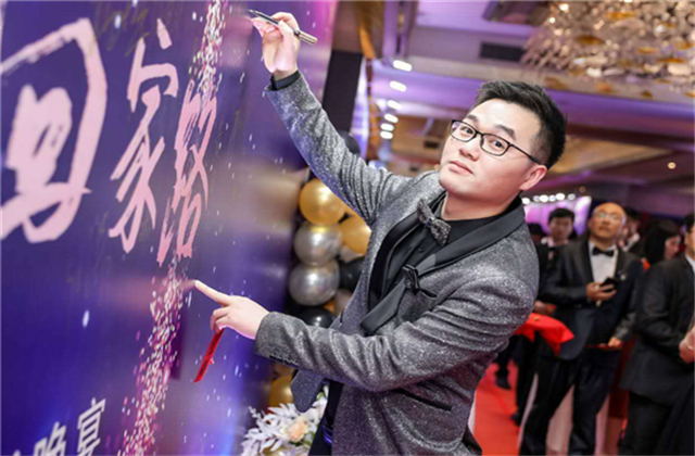 【高光“疫”事】勇敢逆行的特殊“网约车”——东升国际90后，用信念打通生命运输线